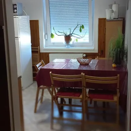 Anna アパート バダチョニトマイ